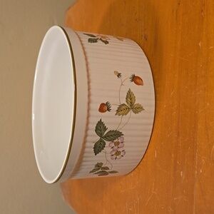 Wedgwood Wild Strawberry Oven to Table Souffle Dish